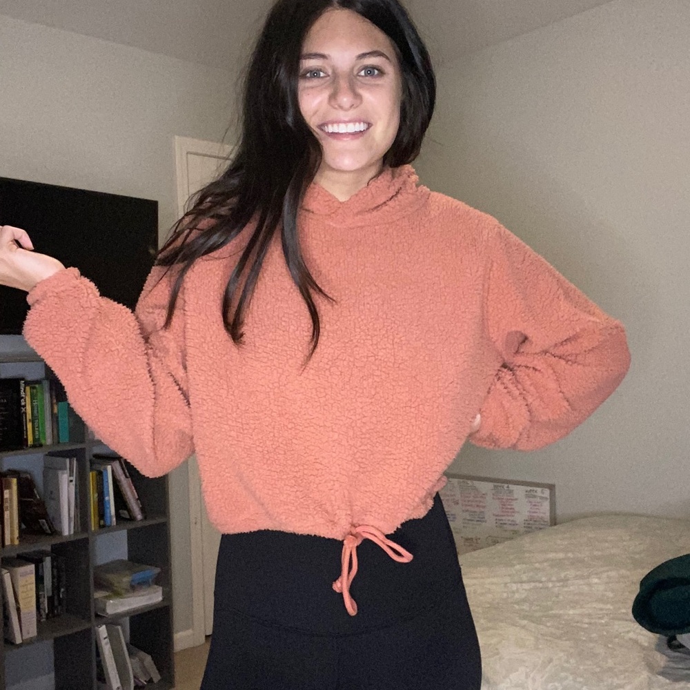 Sherpa pullover size Large, fits more like a small